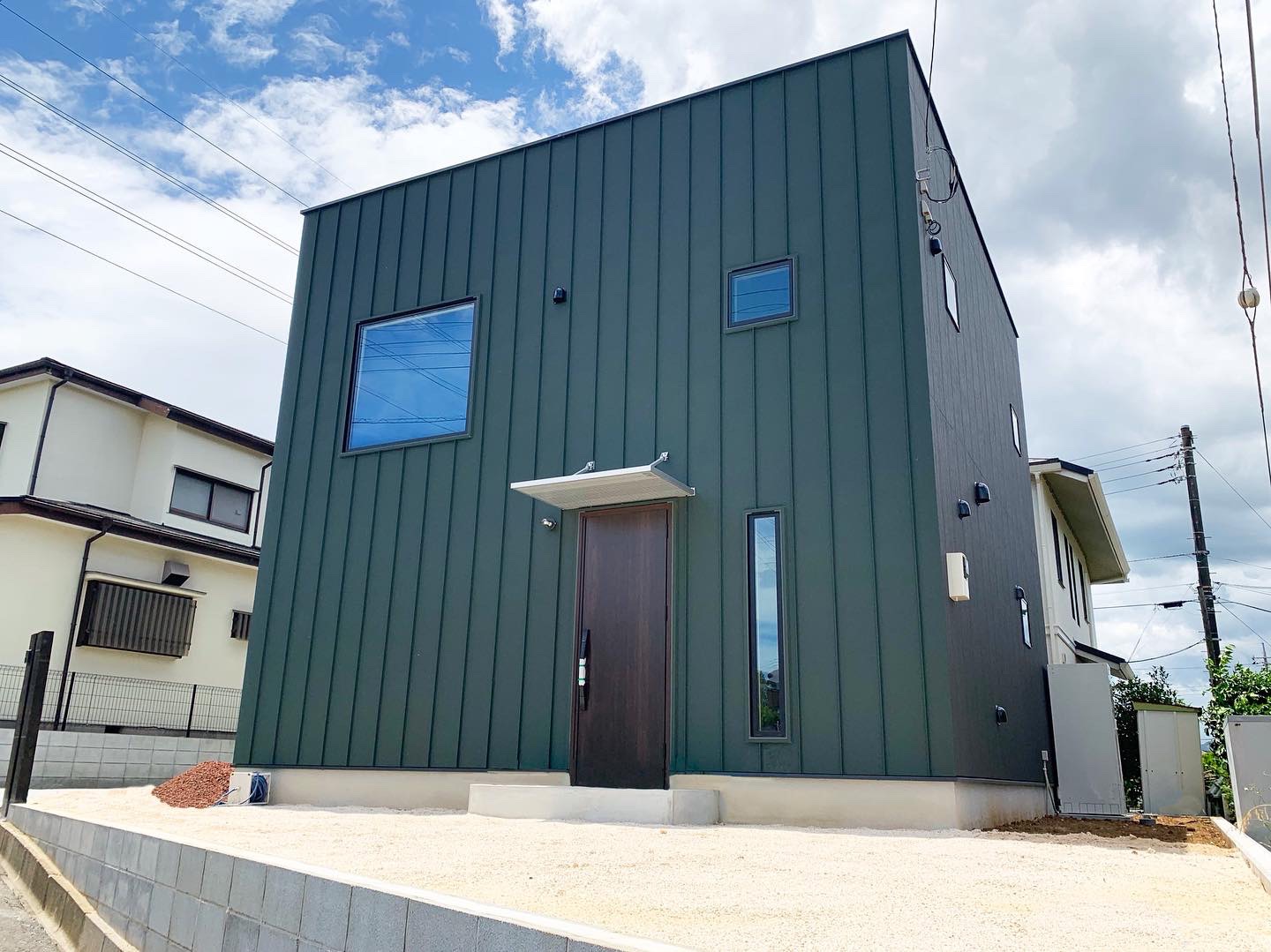 緑色のガルバリウムがかっこいい Zero Cube Box 埼玉でlife Label ライフレーベル デザイン住宅を建てるならスタジオマグ Studio Mag