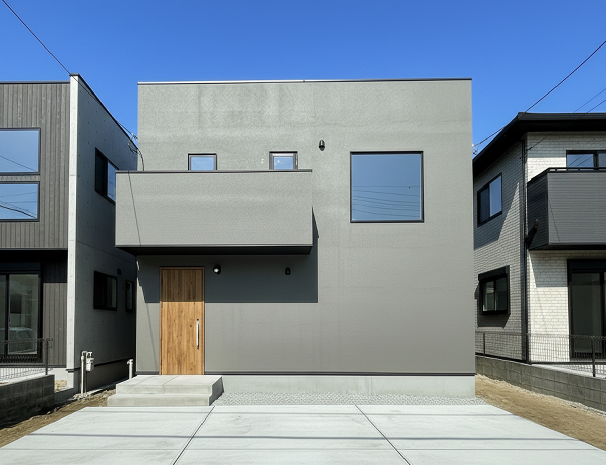 グレーの箱型に、木のぬくもりを詰め込んだ家